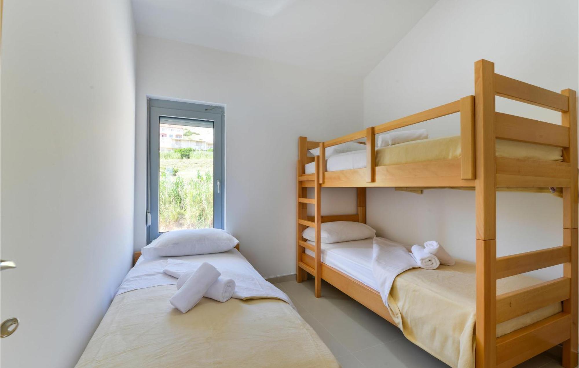 2 Bedroom Beautiful Apartment In Pag Pag Town Exterior foto